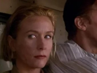 Стоп-кадр из к/ф «Крепкий орешек 3: Возмездие». Стоп-кадр из к/ф «Крепкий орешек 3: Возмездие».