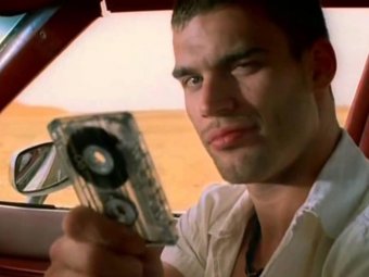 Стоп-кадр из клипа певицы Славы — «Попутчица». Стоп-кадр из клипа певицы Славы — «Попутчица».