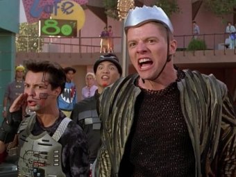 Стоп-кадр из фильма «Назад в будущее 2». Стоп-кадр из фильма «Назад в будущее 2».