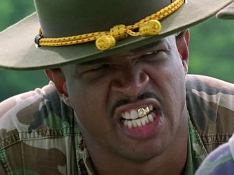 Стоп-кадр из фильма «Майор Пейн». Стоп-кадр из фильма «Майор Пейн».