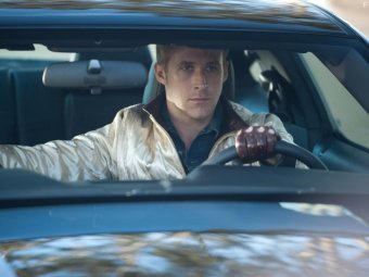 Стоп-кадр из фильма «Драйв». Стоп-кадр из фильма «Драйв».