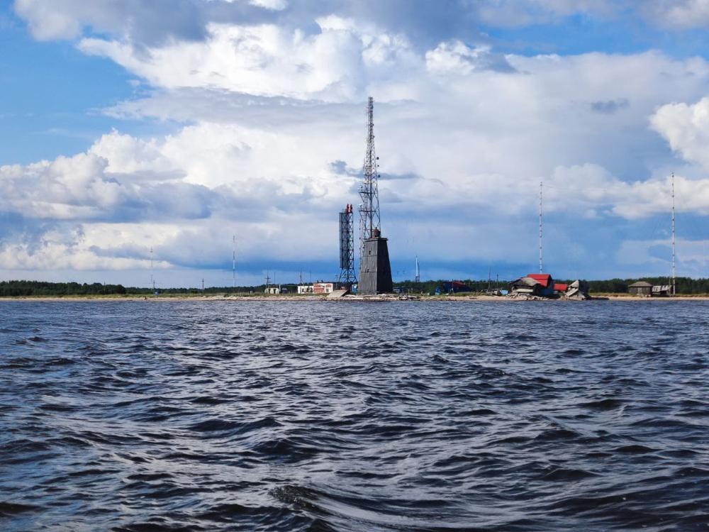 Echosevera. Северный завоз. Архангельская область р Тырва потоп и флаг.